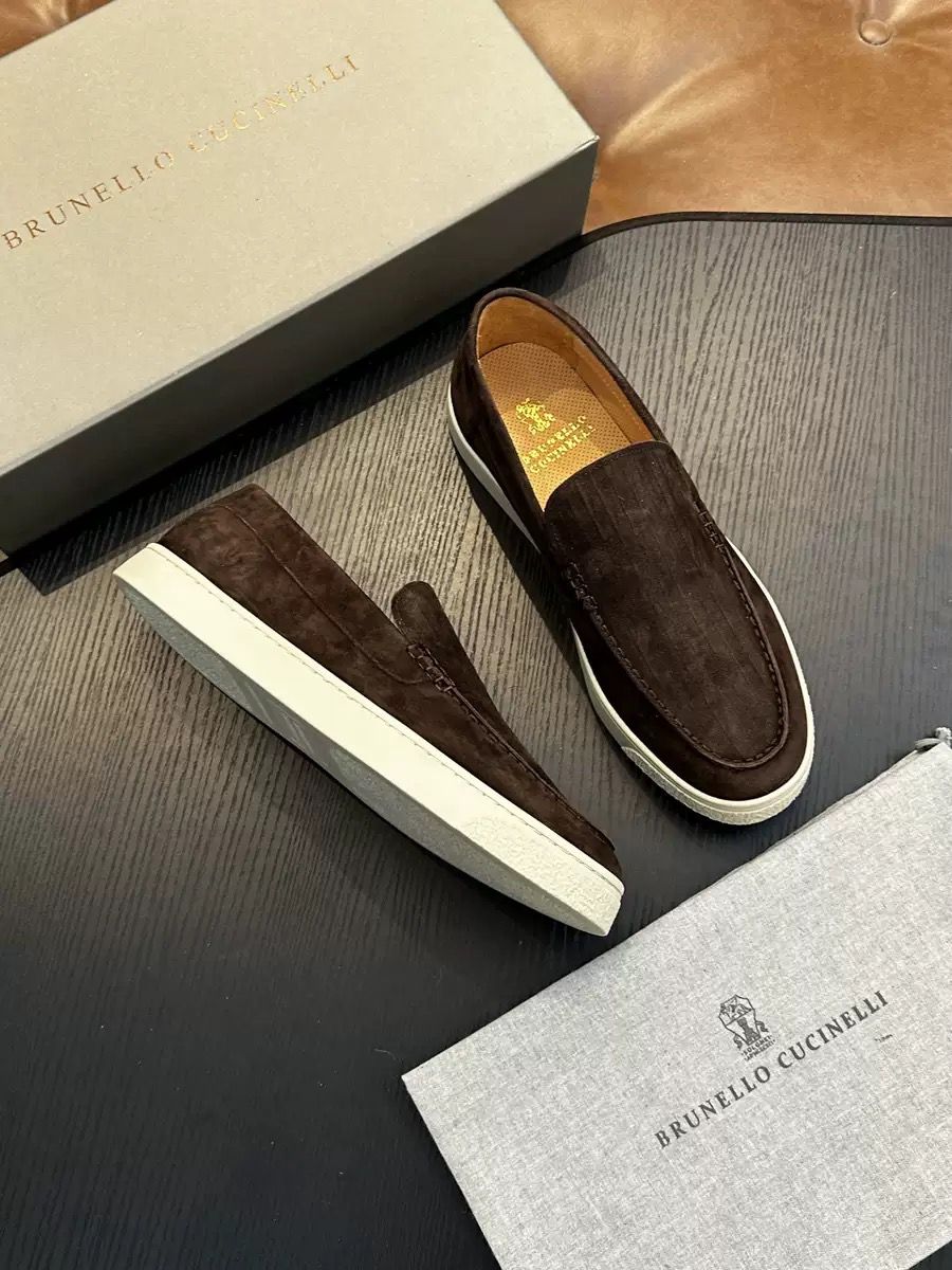 Chevron-effect suede loafers